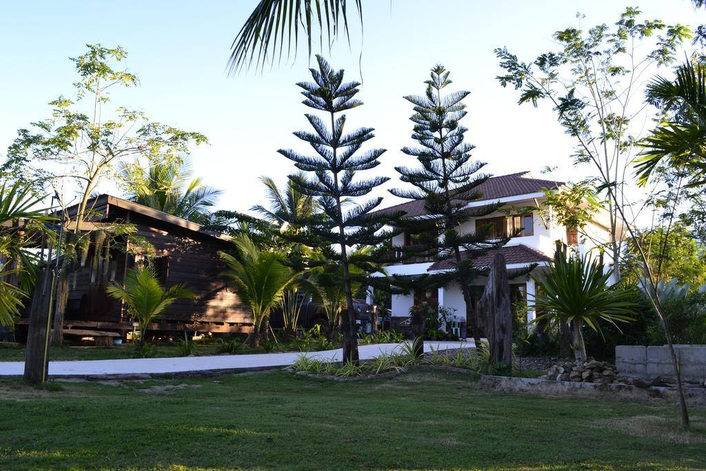 Baan Suan La Moon Hotel Chiang Khan Exterior photo